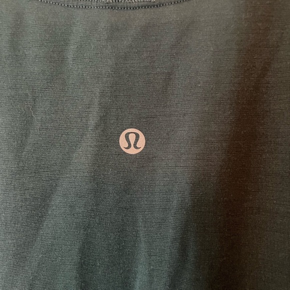 lululemon dark blue shirt - Picture 3 of 3